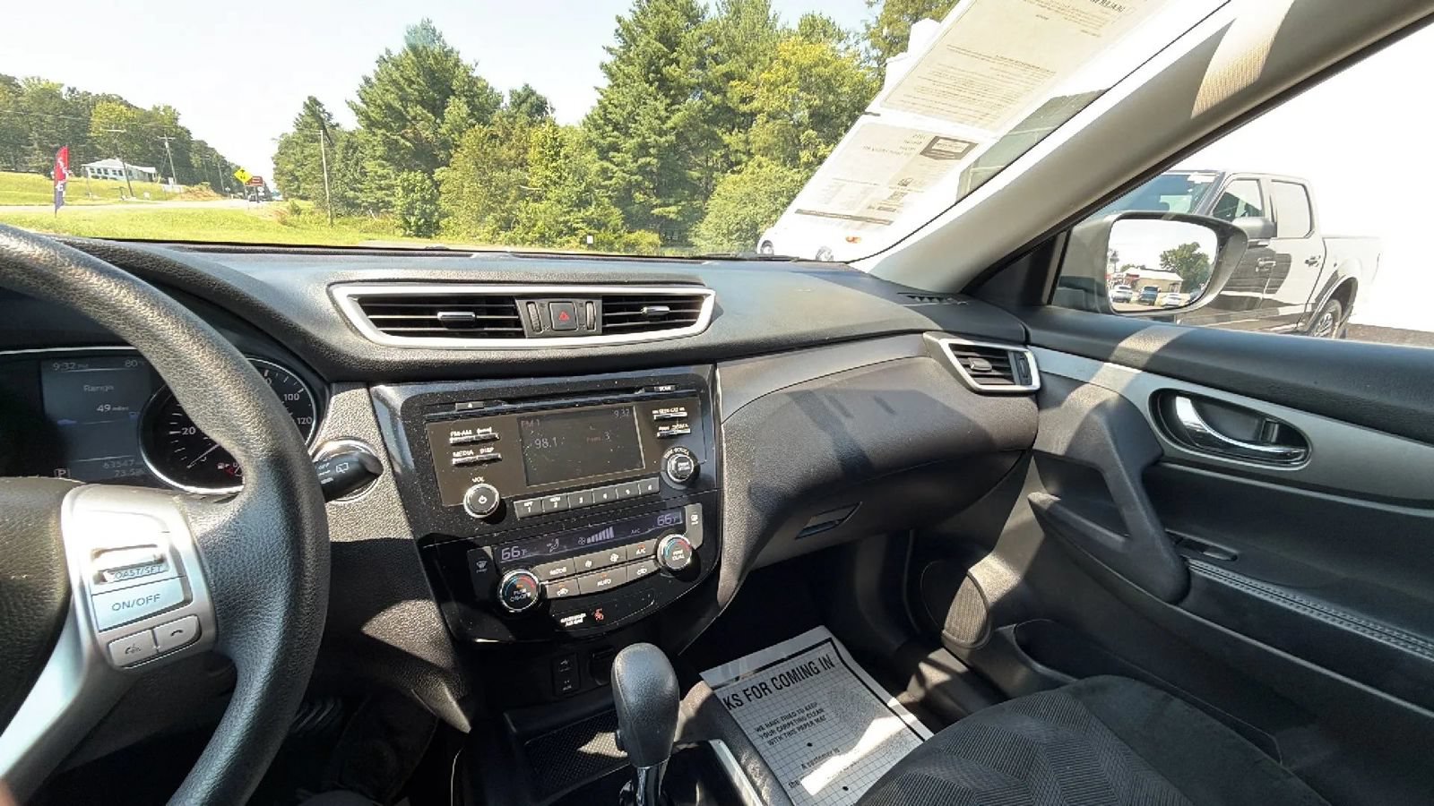 Used 2015 Nissan Rogue SV w/ SV Family Package AWD/4WD image 32