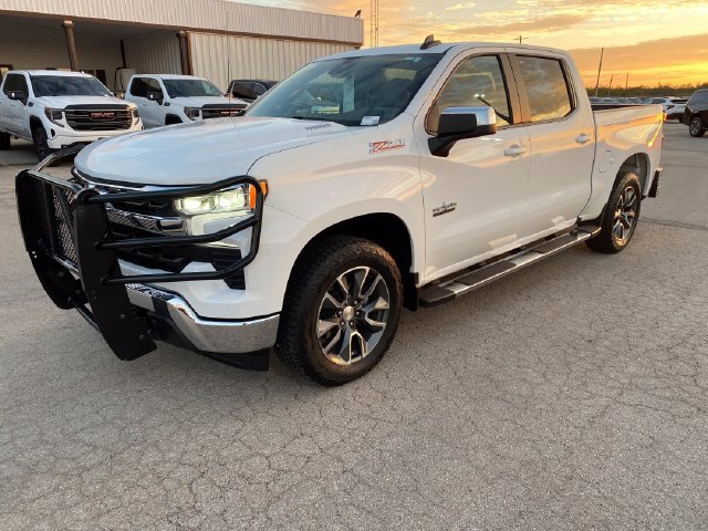 Used 2022 Chevrolet Silverado 1500 LT w/ Z71 Off-Road Package AWD/4WD image 2