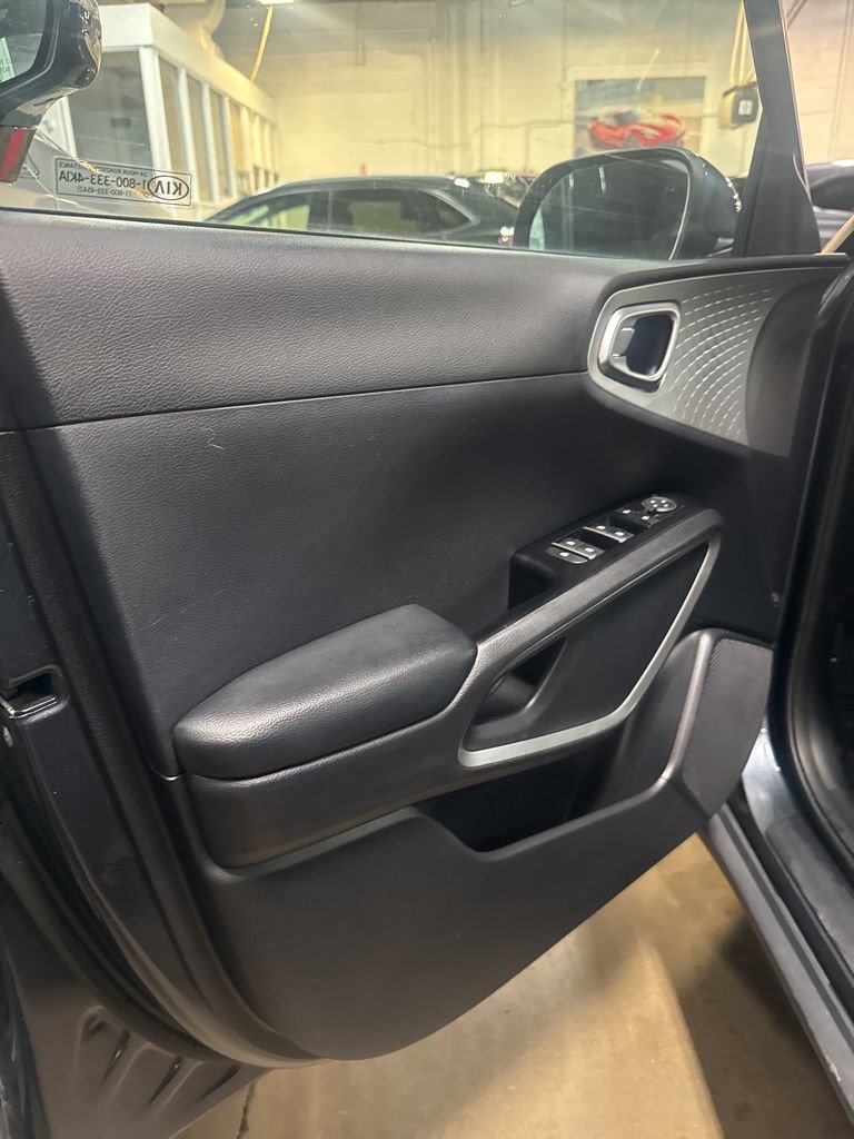 Used 2020 Kia Soul LX image 11