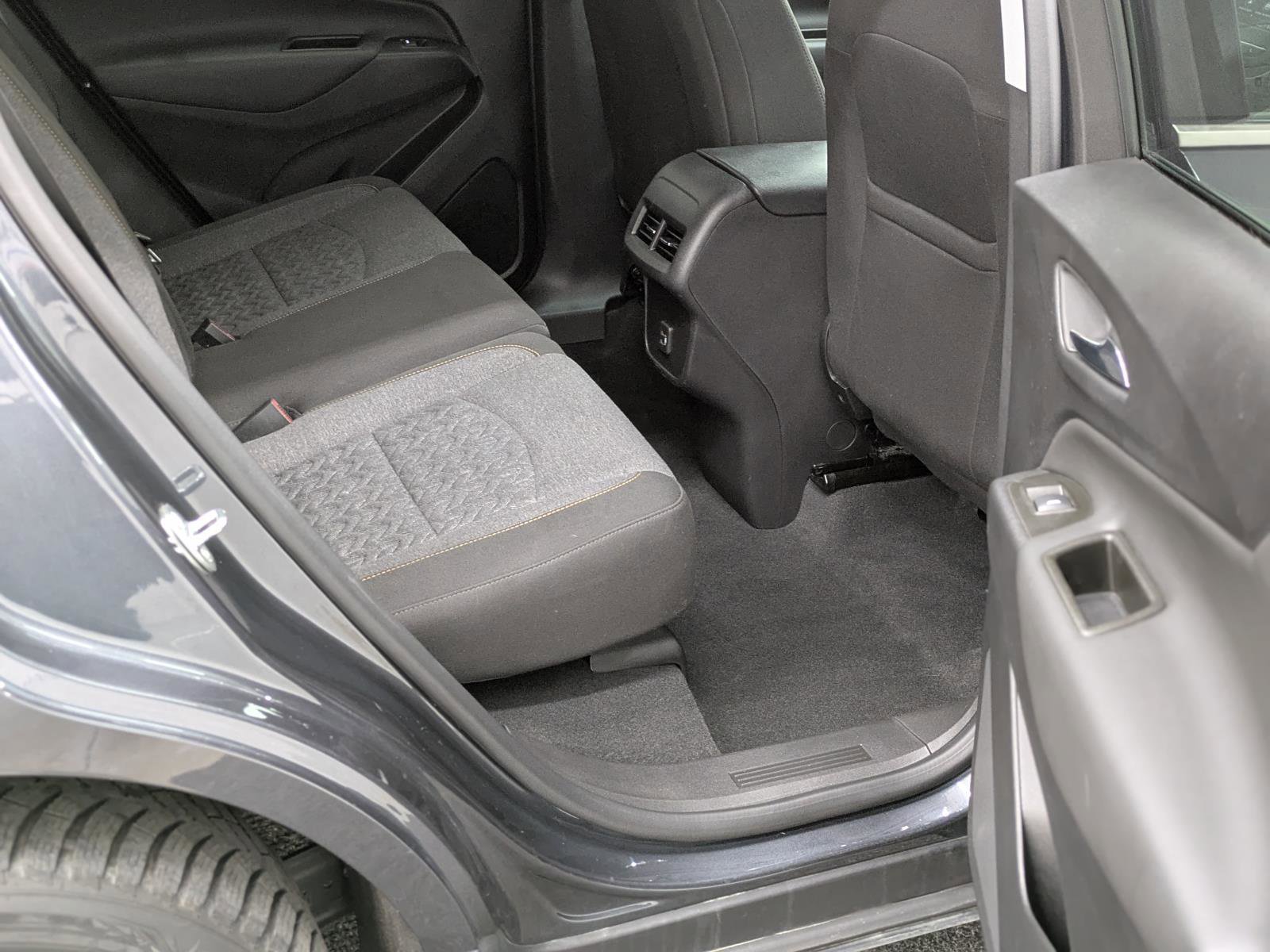 Used 2023 Chevrolet Equinox LT w/ Driver Convenience Package image 18