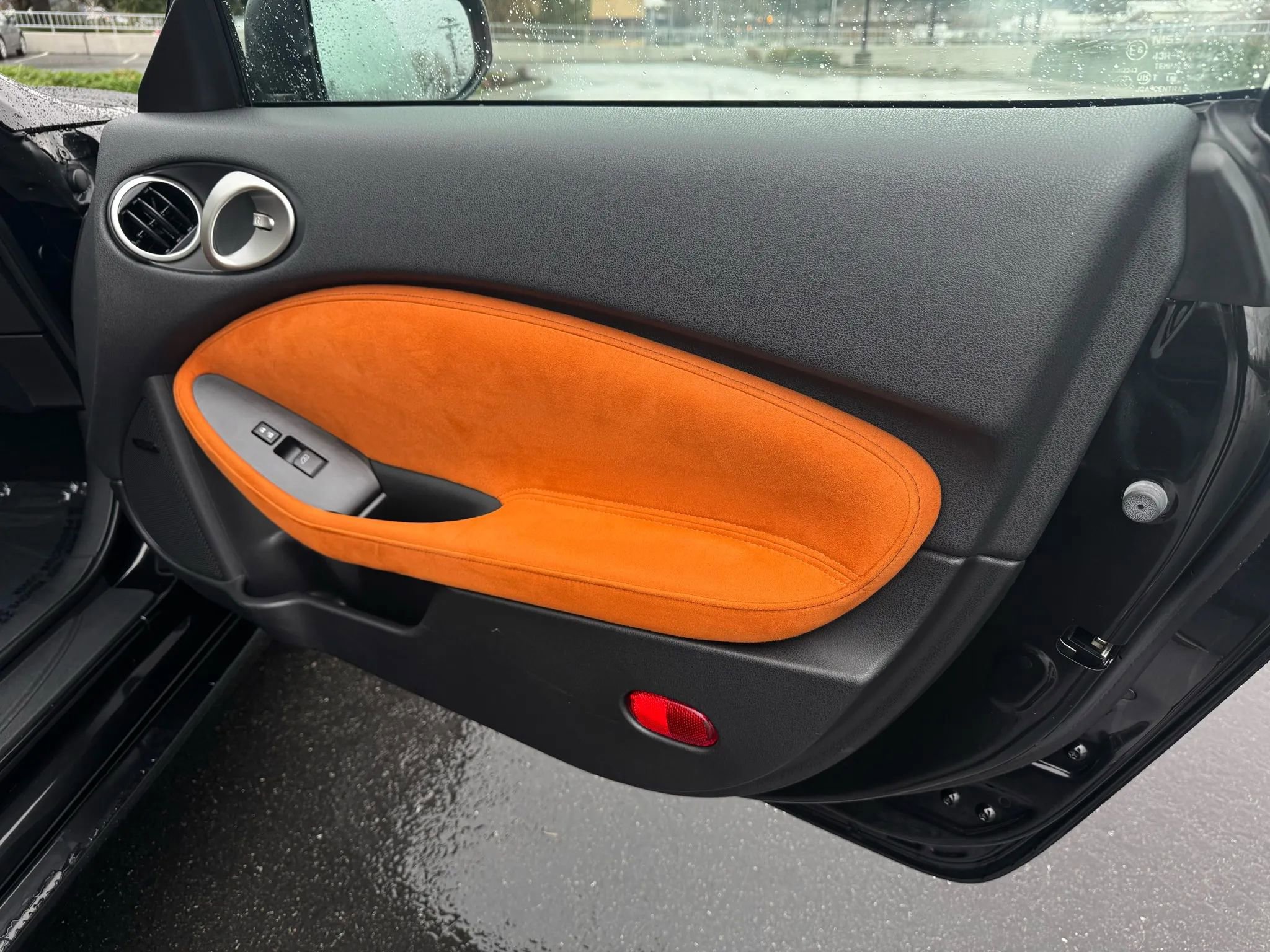 Used 2010 Nissan 370Z Touring image 27