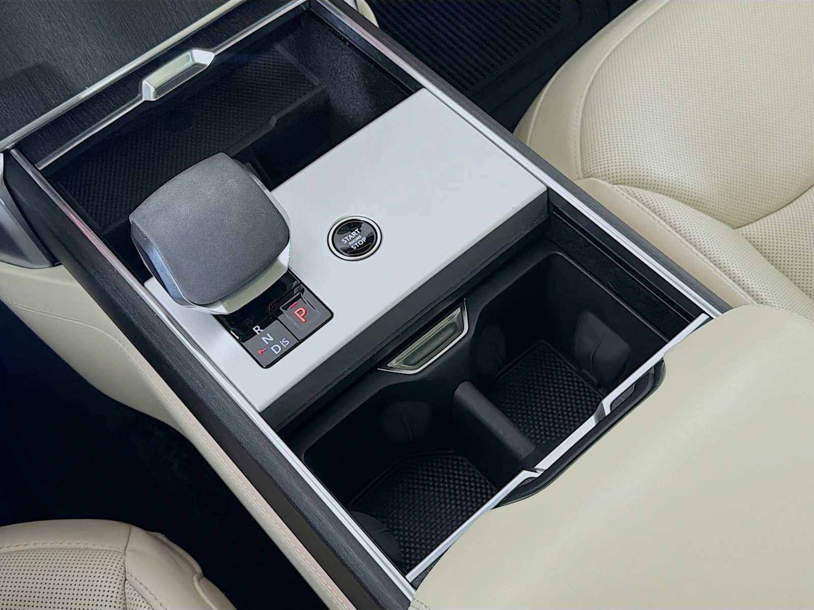 Used 2024 Land Rover Range Rover SE image 18