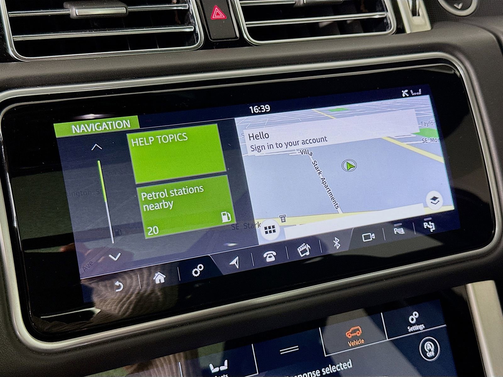 Used 2018 Land Rover Range Rover Supercharged image 16