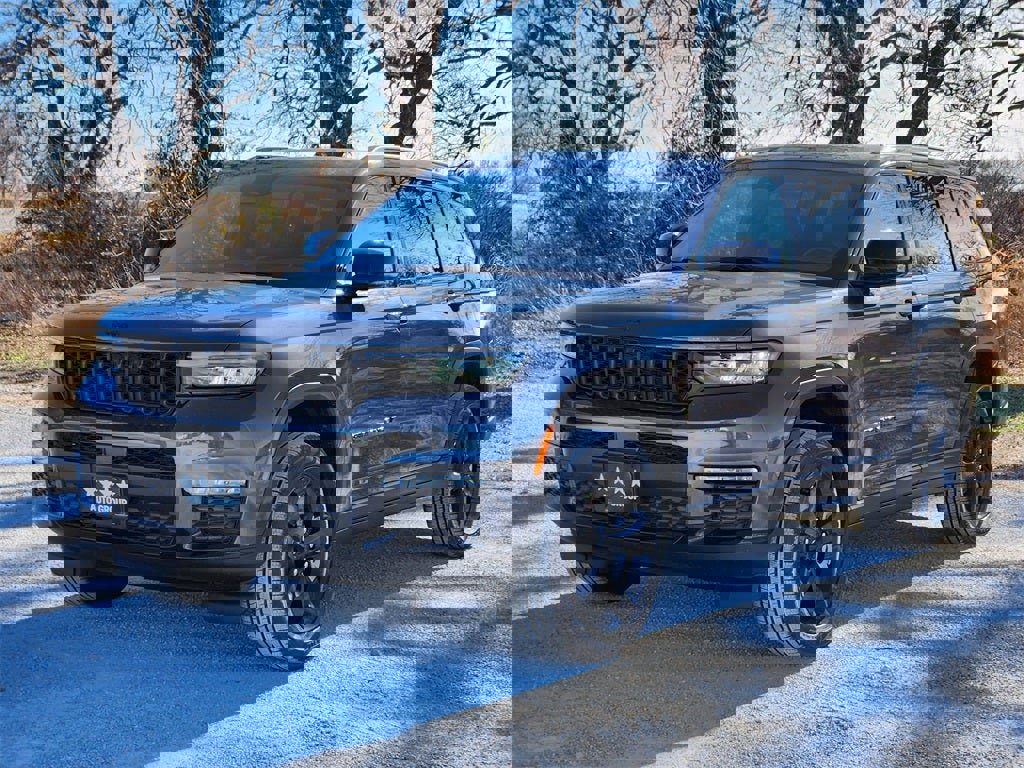 New 2025 Jeep Grand Cherokee L Limited w/ Black Appearance Package image 3