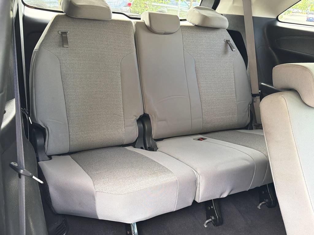 Used 2025 Toyota Sienna LE FWD image 13