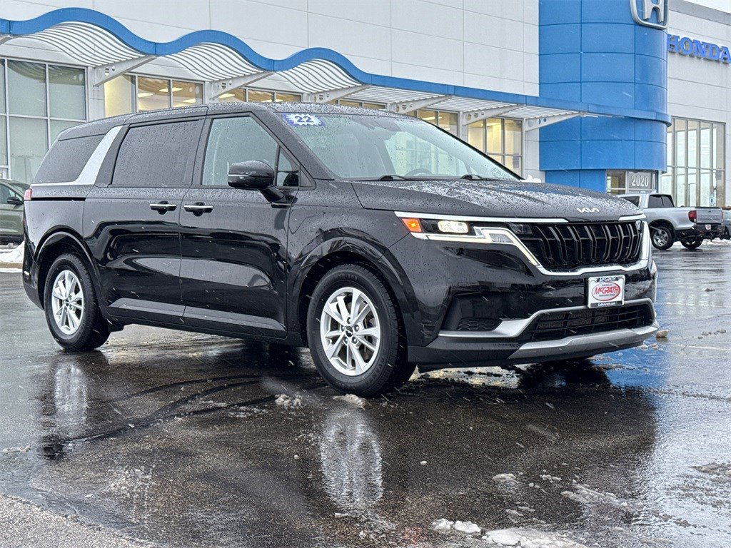 Used 2022 Kia Carnival LX image 2