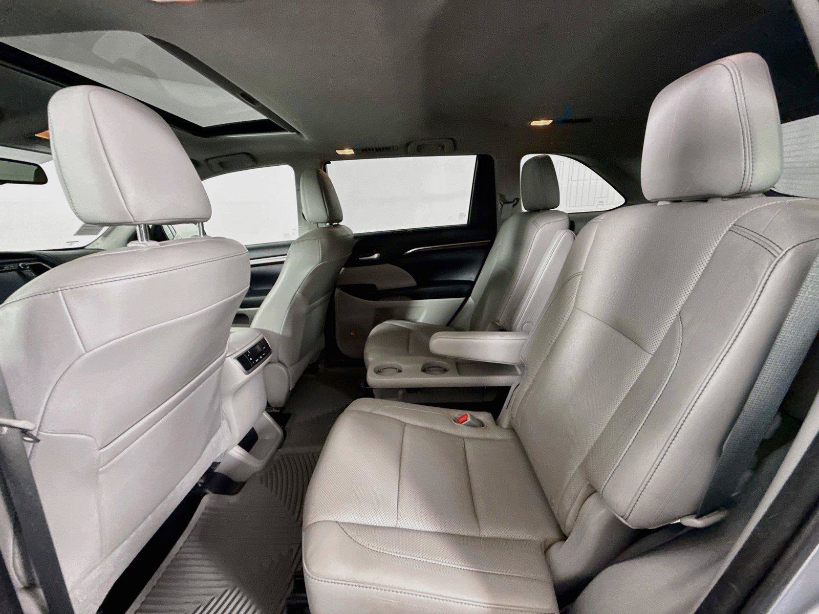 Used 2015 Toyota Highlander Limited FWD image 33