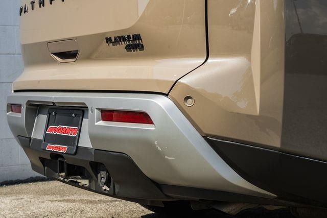 Used 2024 Nissan Pathfinder Platinum w/ Black Appearance Package image 10