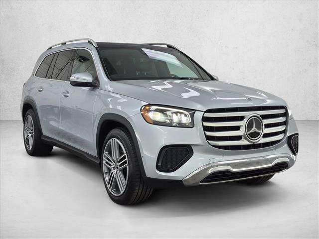 Used 2025 Mercedes-Benz GLS 450 4MATIC image 3