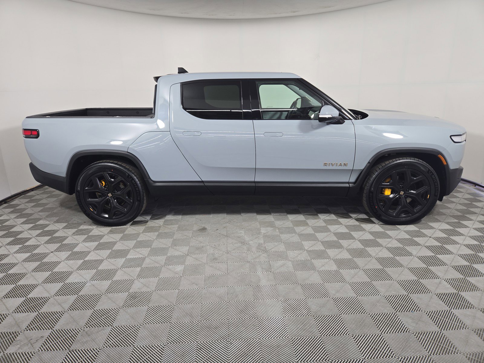Used 2023 Rivian R1T Adventure AWD/4WD image 6