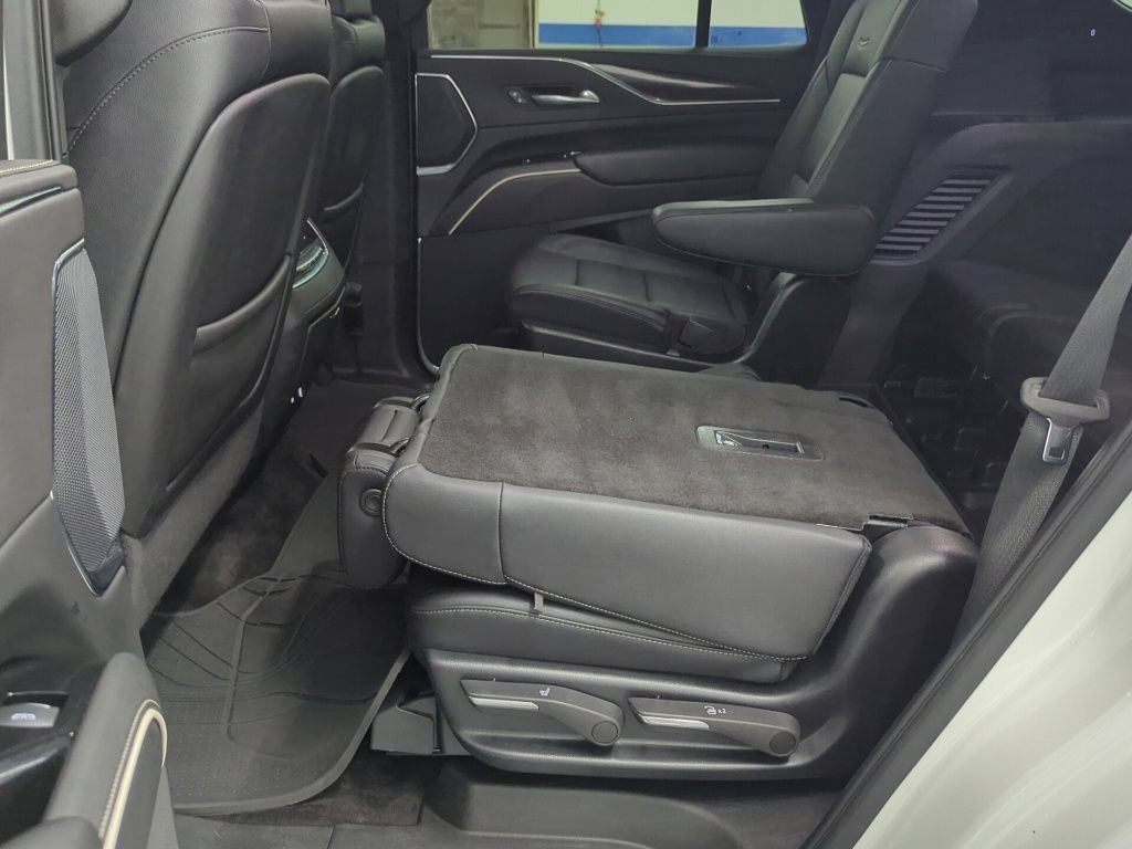 Used 2022 Cadillac Escalade Luxury w/ LPO, Floor Liner Package AWD/4WD image 31