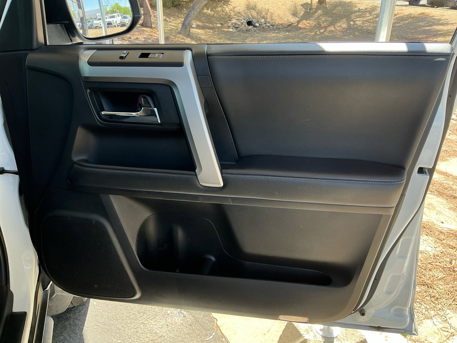 Used 2020 Toyota 4Runner SR5 AWD/4WD image 16