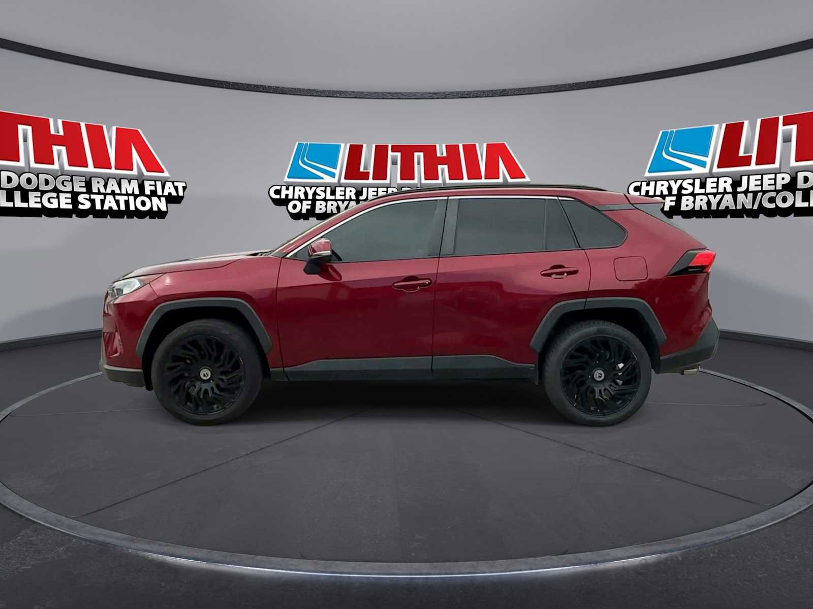 Used 2020 Toyota RAV4 XLE Premium image 5