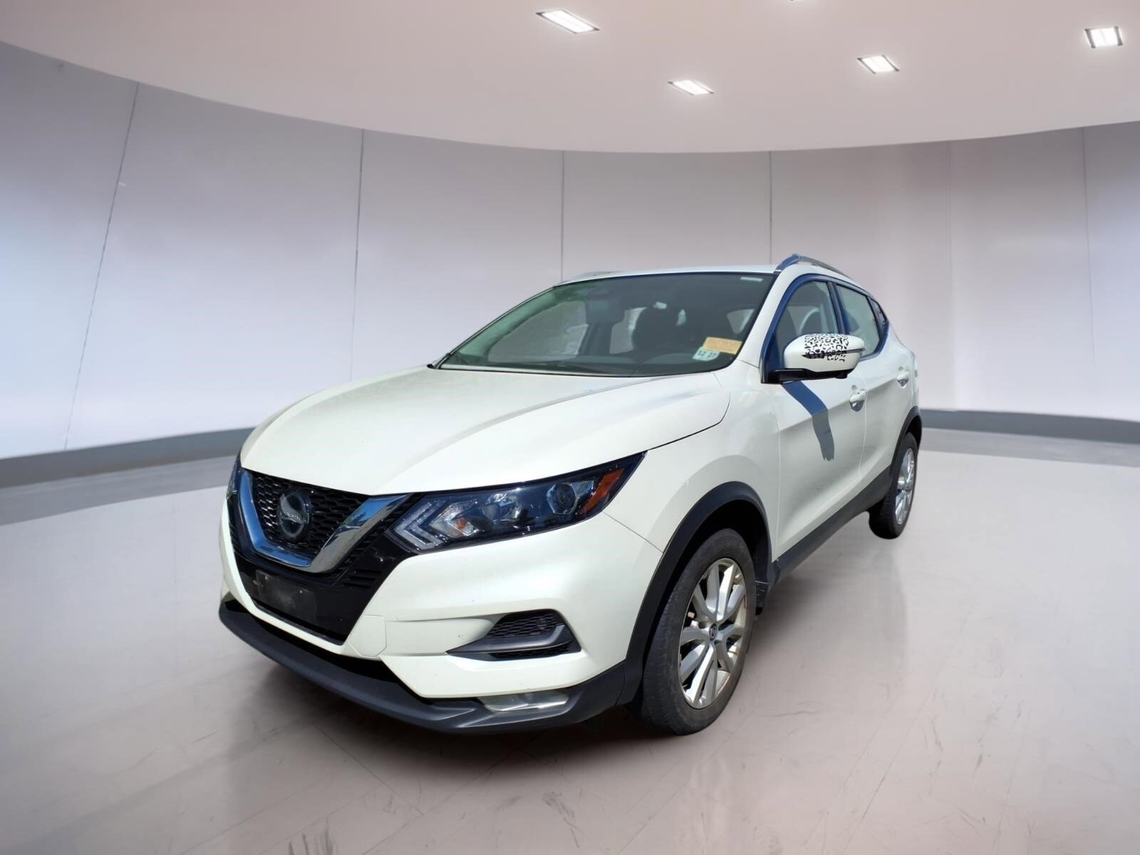 Used 2022 Nissan Rogue Sport SV w/ Technology Package AWD/4WD image 2