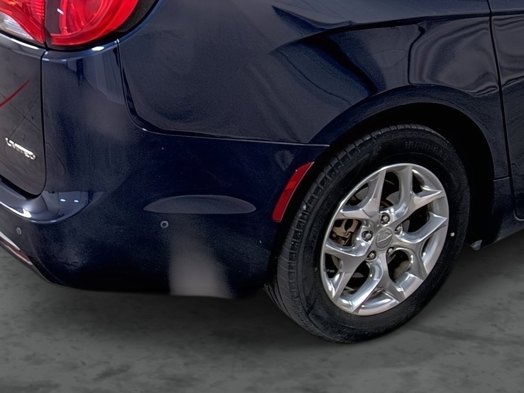 Used 2017 Chrysler Pacifica Limited w/ UConnect Theater Package image 12