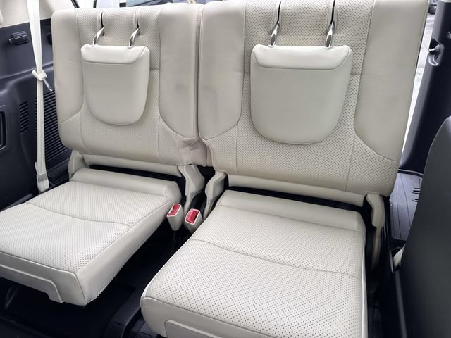 Used 2023 Lexus GX 460 Luxury w/ Accessory Package AWD/4WD image 16