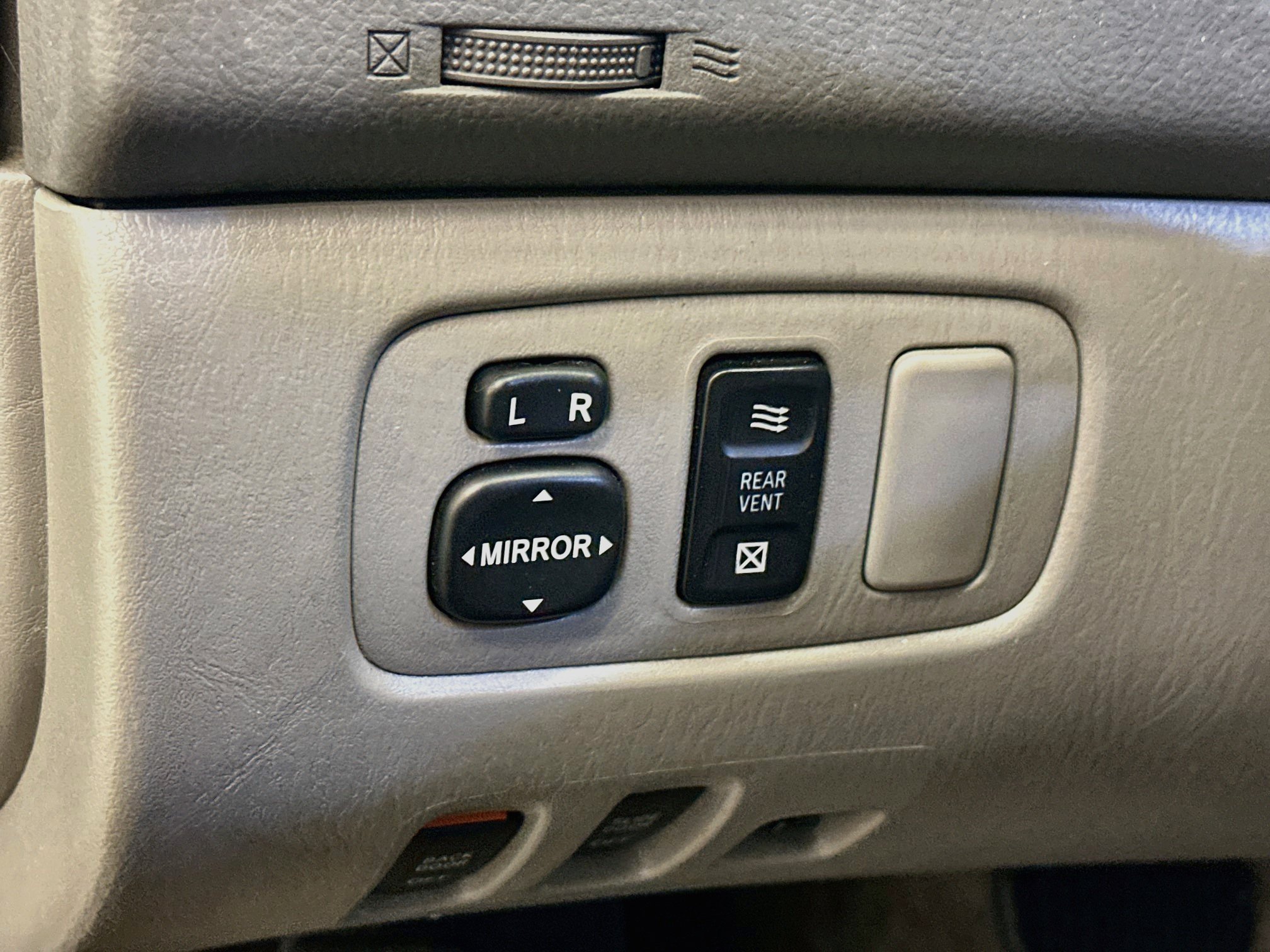 Used 2007 Toyota Sienna XLE FWD image 17