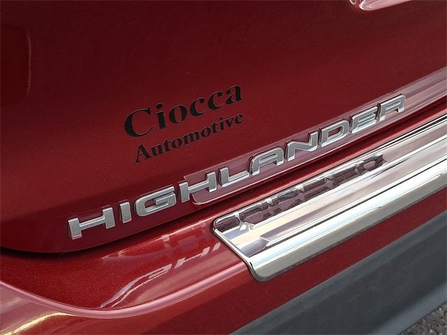 Used 2023 Toyota Highlander XLE image 32