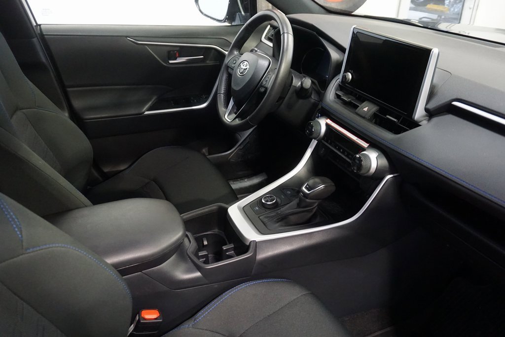 Used 2025 Toyota RAV4 SE image 22