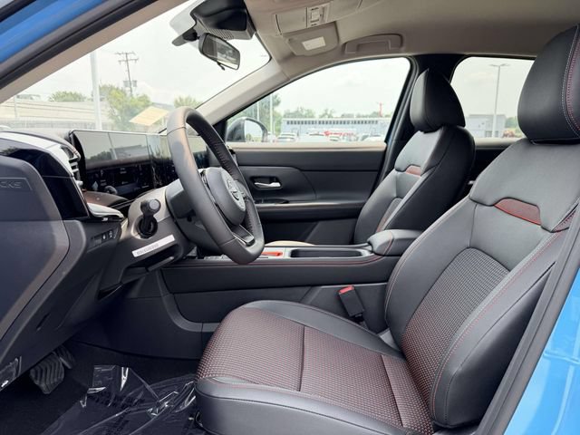 New 2026 Nissan Kicks SR w/ Cold Weather Package FWD image 16