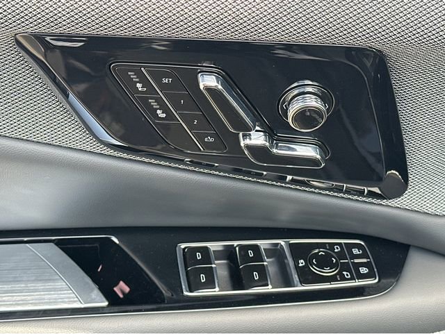 Used 2025 Cadillac Optiq Luxury 1 image 30