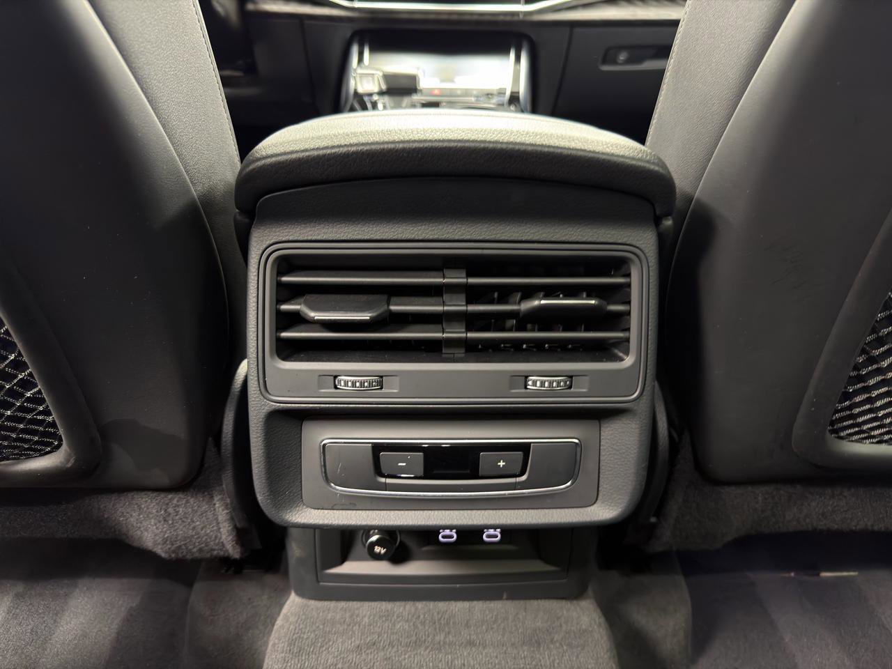 Used 2021 Audi Q8 Premium image 32