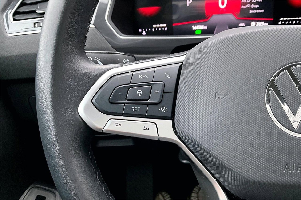 Used 2024 Volkswagen Tiguan SE image 27