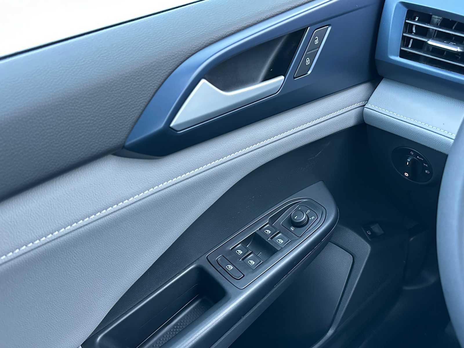 Used 2024 Volkswagen Taos SE image 31