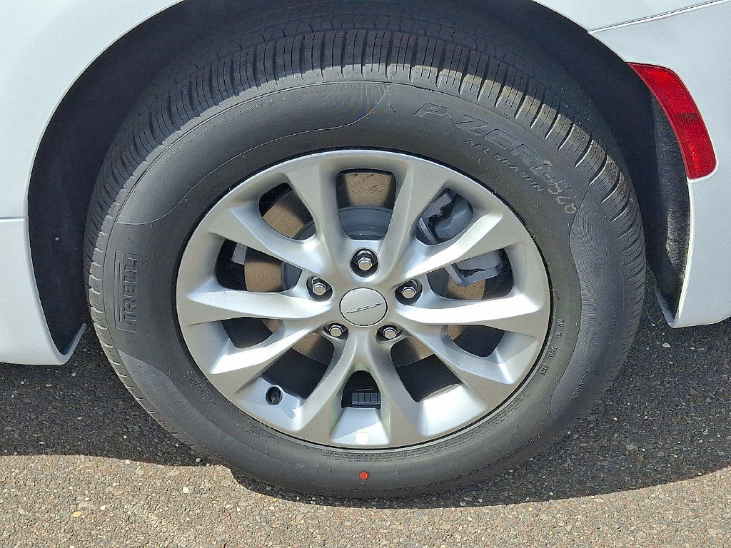New 2027 Chrysler Pacifica Select AWD/4WD image 6