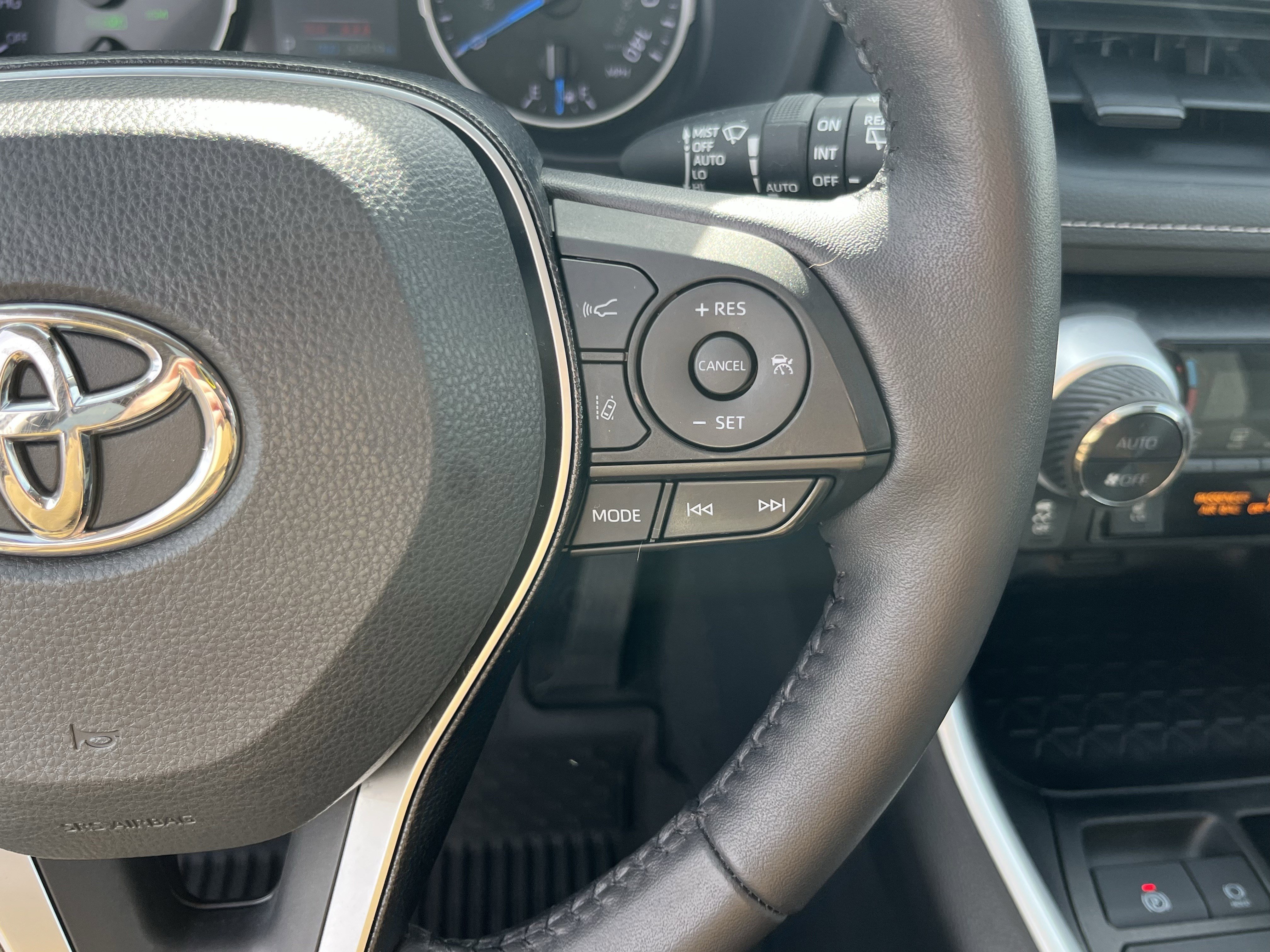 Used 2021 Toyota RAV4 XLE w/ Convenience Package image 29