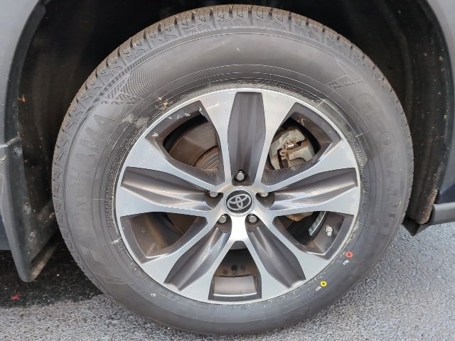 Used 2023 Toyota Highlander XLE image 8