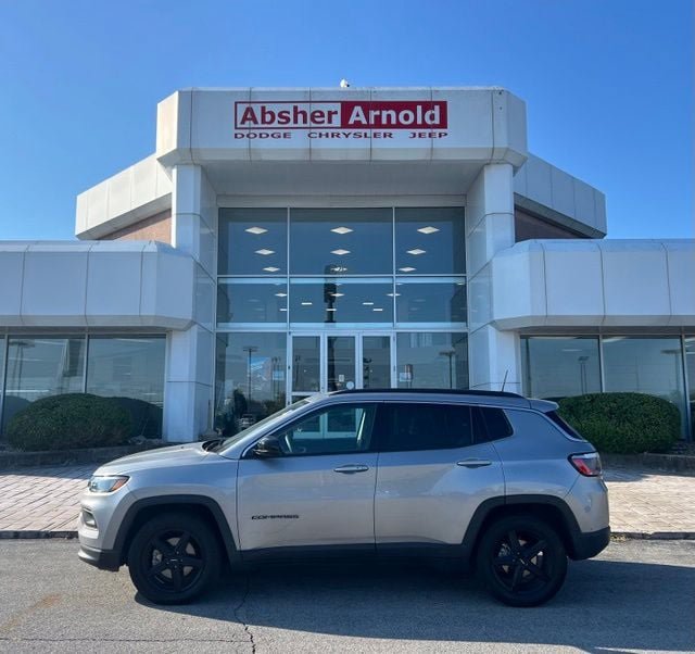Used 2022 Jeep Compass Latitude FWD image 3