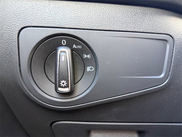 Used 2023 Volkswagen Tiguan SE R-Line image 25