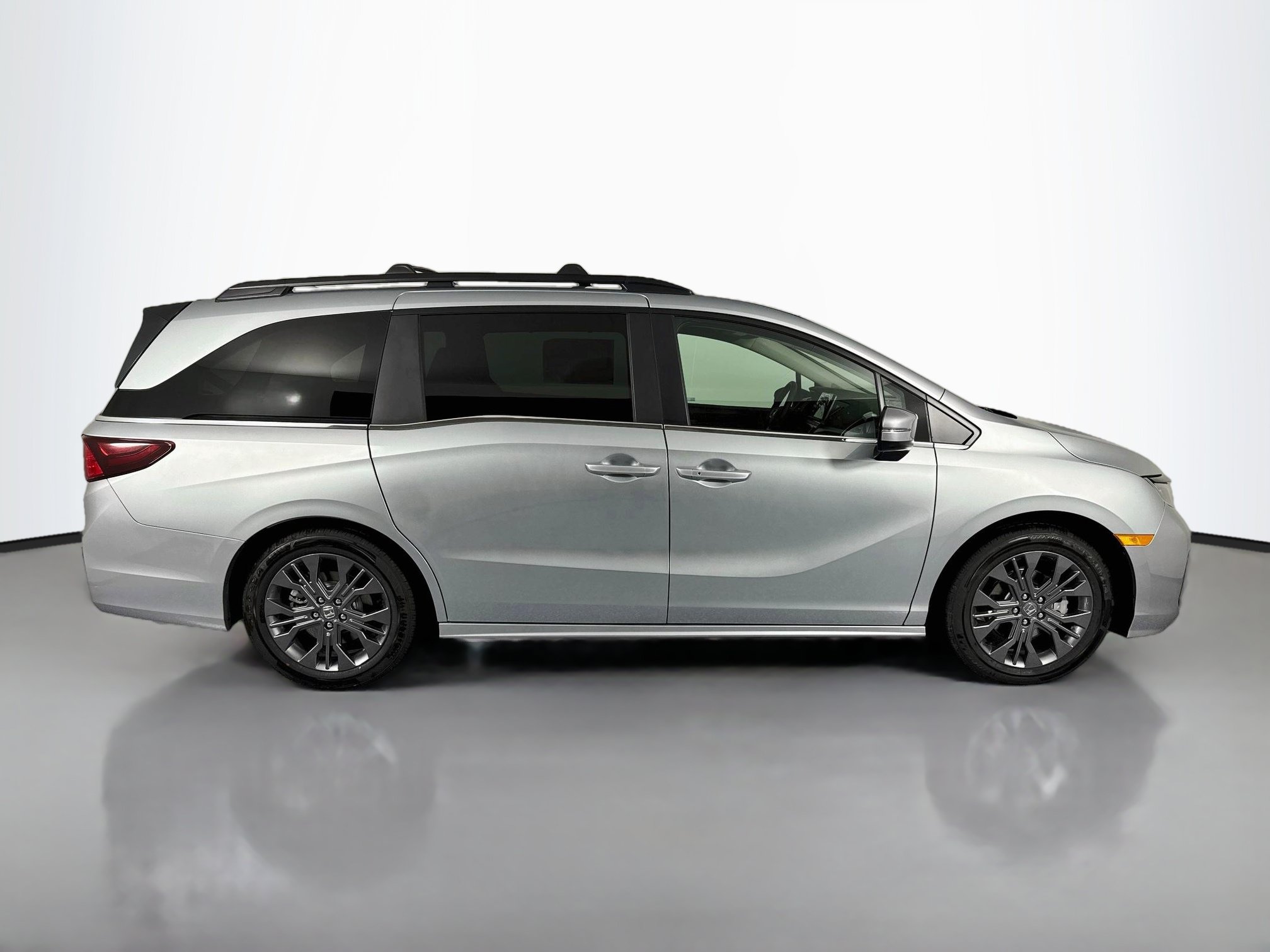 New 2027 Honda Odyssey Touring image 4