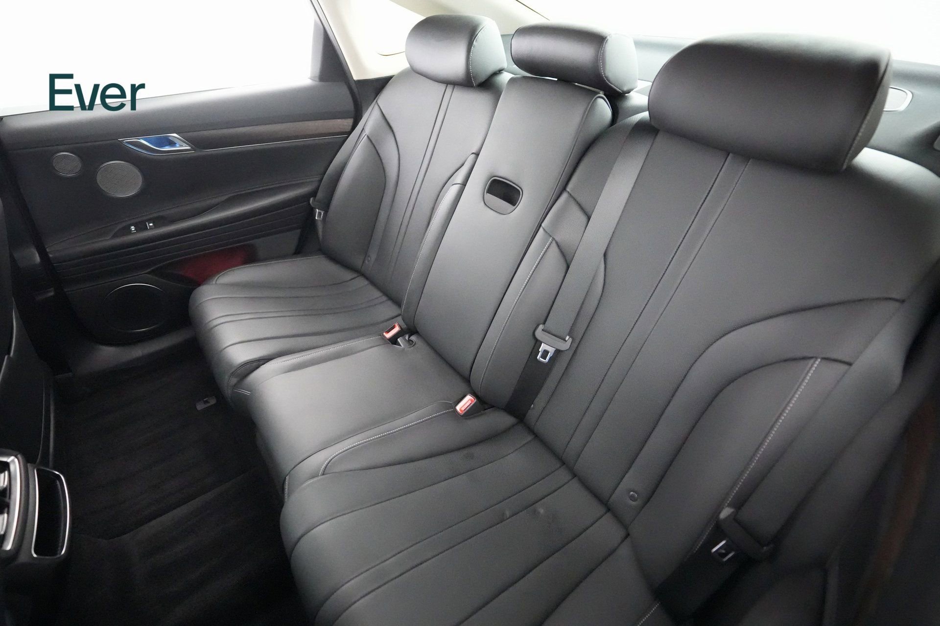 Used 2024 Genesis G80 image 10