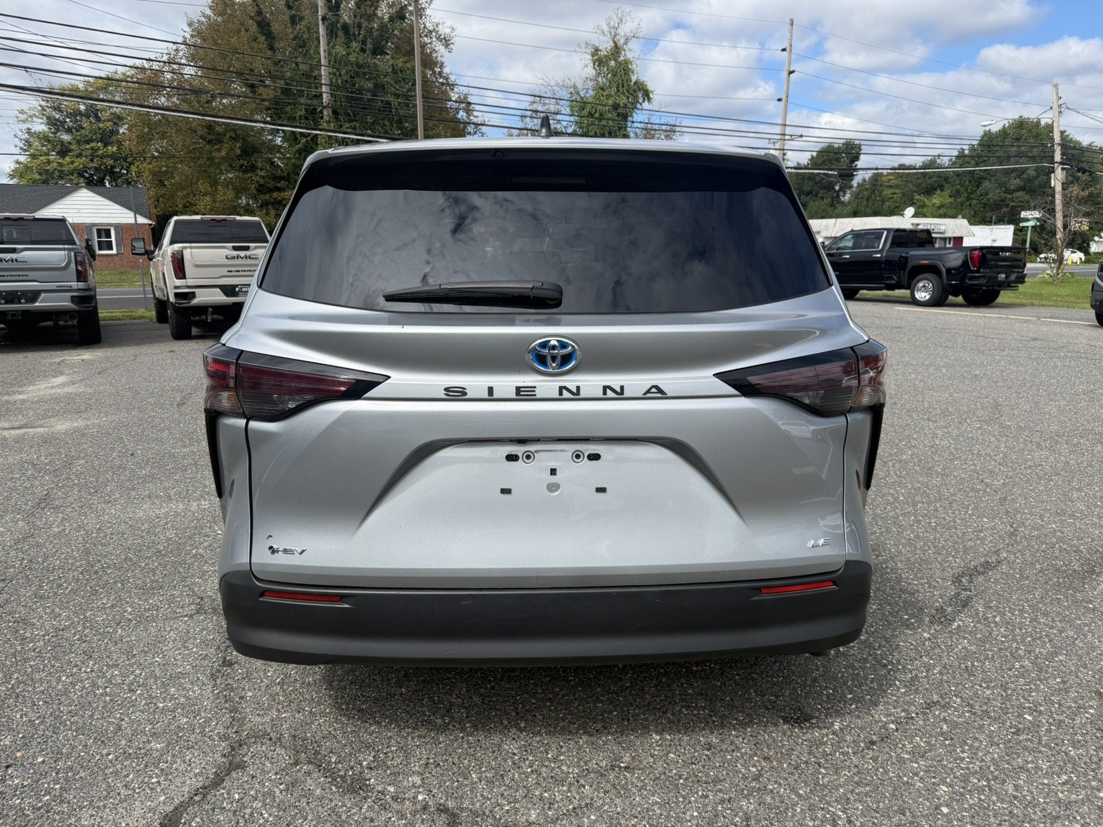 Used 2025 Toyota Sienna LE FWD image 4