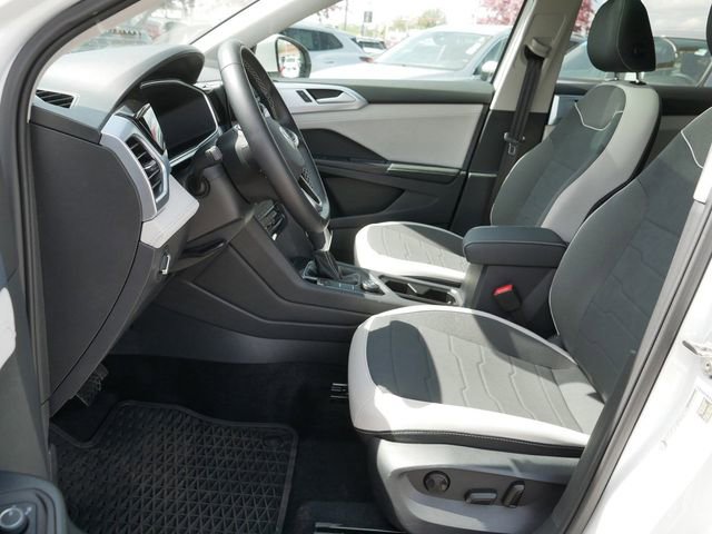 Used 2025 Volkswagen Taos SE AWD/4WD image 13