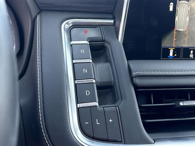 New 2023 GMC Yukon SLT w/ SLT Luxury Package AWD/4WD image 16