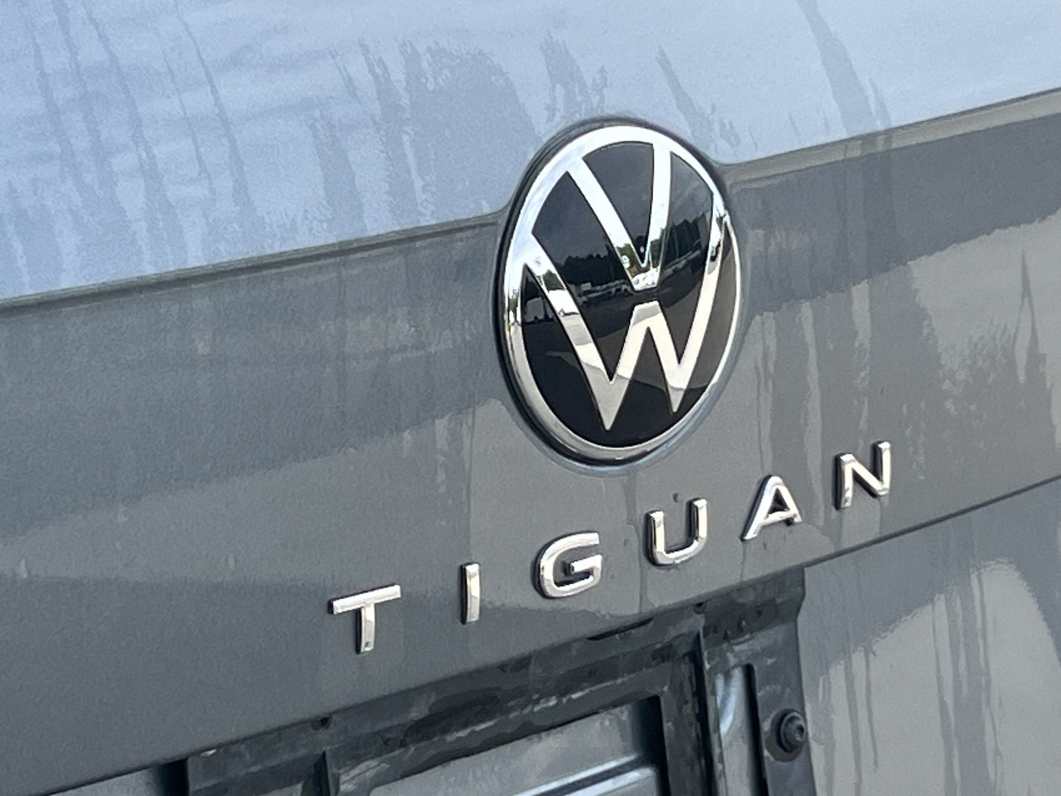 Used 2024 Volkswagen Tiguan SE AWD/4WD image 34