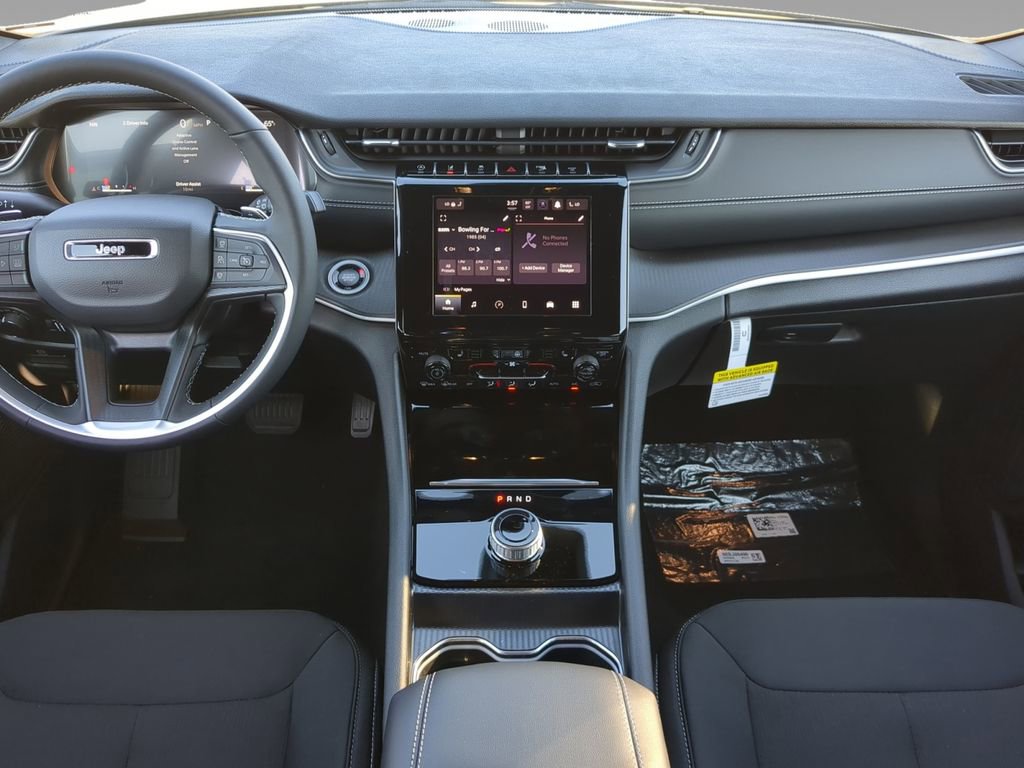 Used 2025 Jeep Grand Cherokee Laredo X w/ Luxury Tech Group I RWD image 24