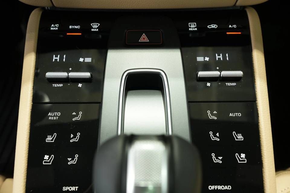 Certified 2026 Porsche Macan AWD/4WD image 20