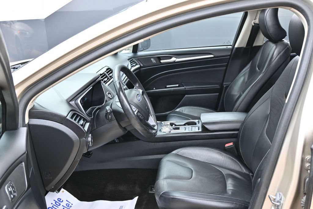 Used 2018 Ford Fusion Energi Titanium FWD image 12