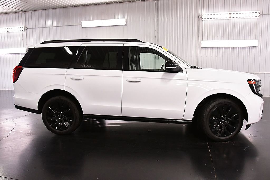 Used 2025 Ford Expedition Platinum w/ Stealth Appearance Package AWD/4WD image 8