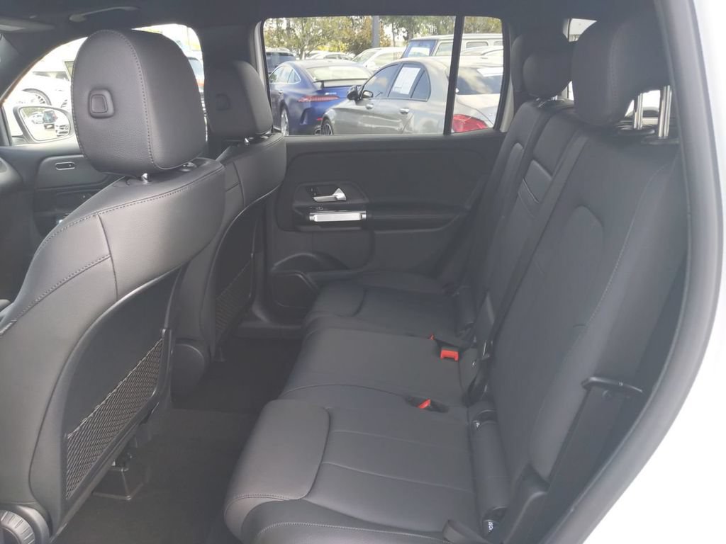 Used 2022 Mercedes-Benz GLB 250 4MATIC image 10