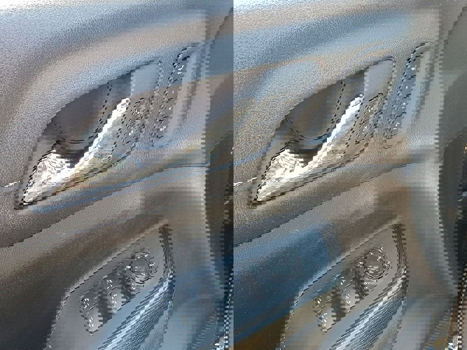 Certified 2023 GMC Acadia SLT w/ Technology Package image 24