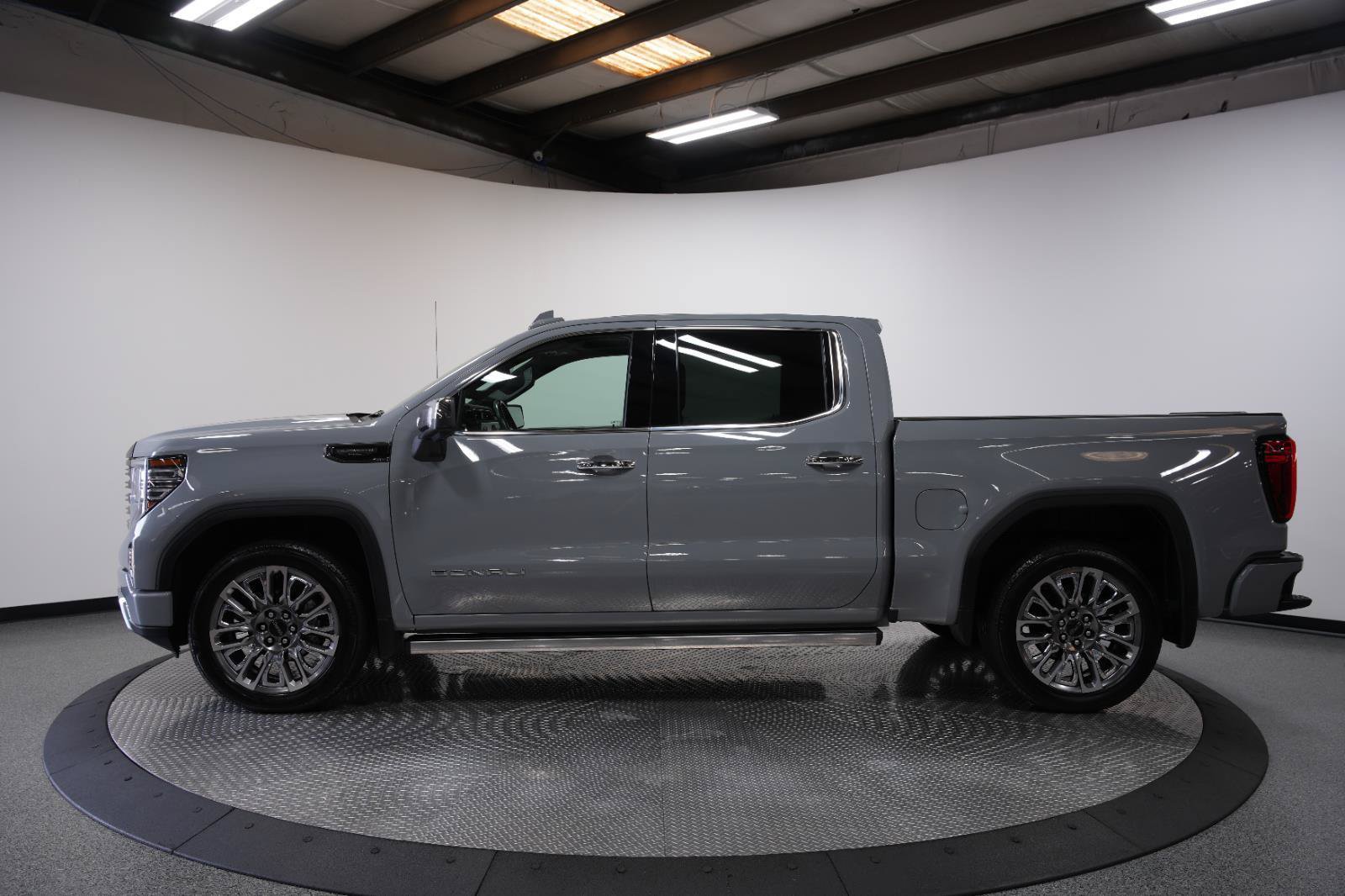 Used 2025 GMC Sierra 1500 Denali Ultimate AWD/4WD image 6