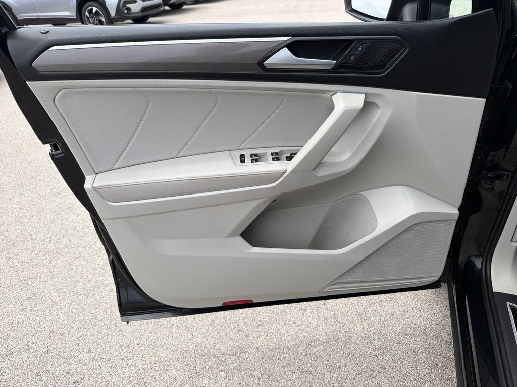 Certified 2023 Volkswagen Tiguan SE R-Line AWD/4WD image 9