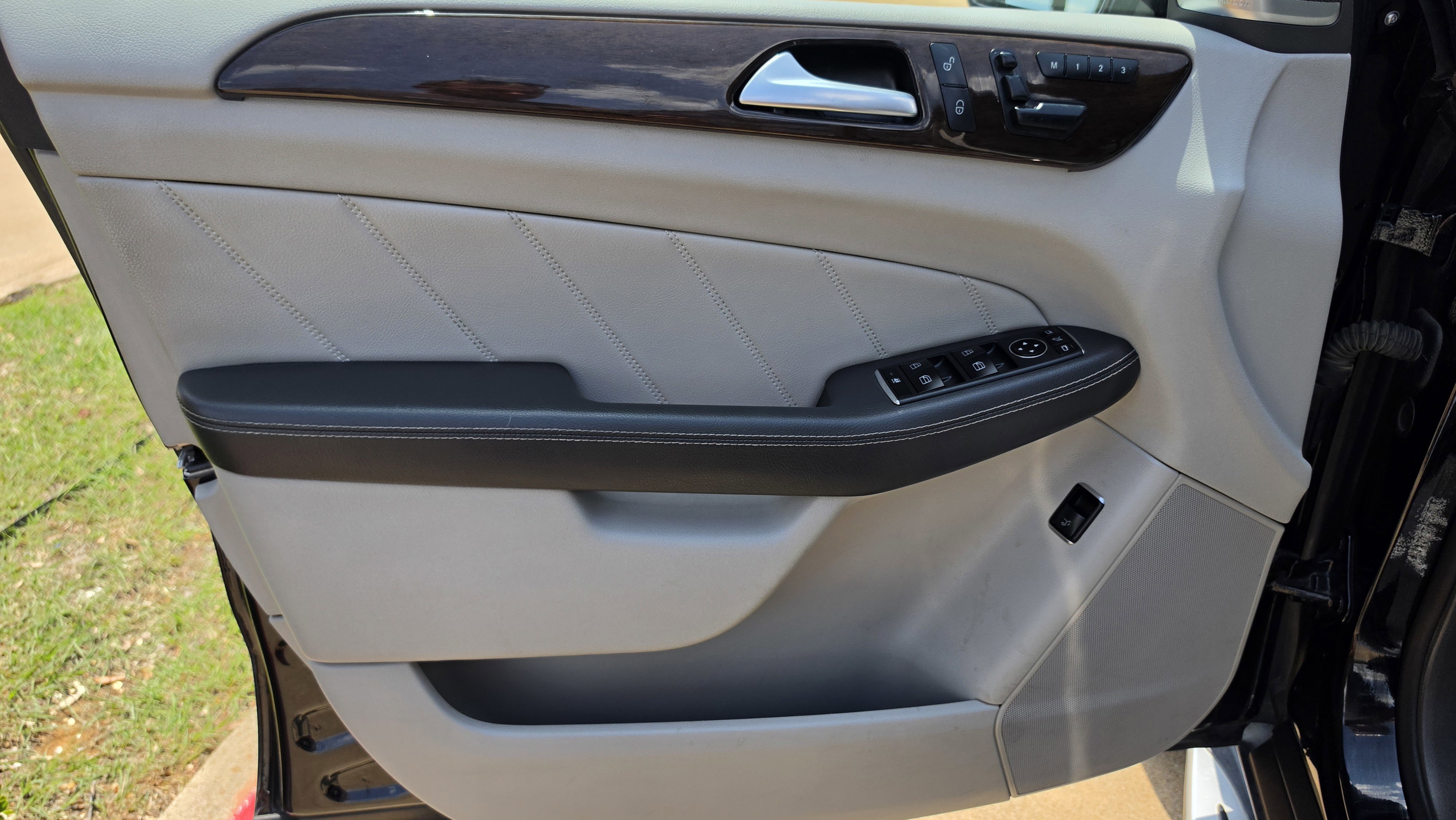 Used 2015 Mercedes-Benz GL 450 4MATIC w/ Appearance Package image 25