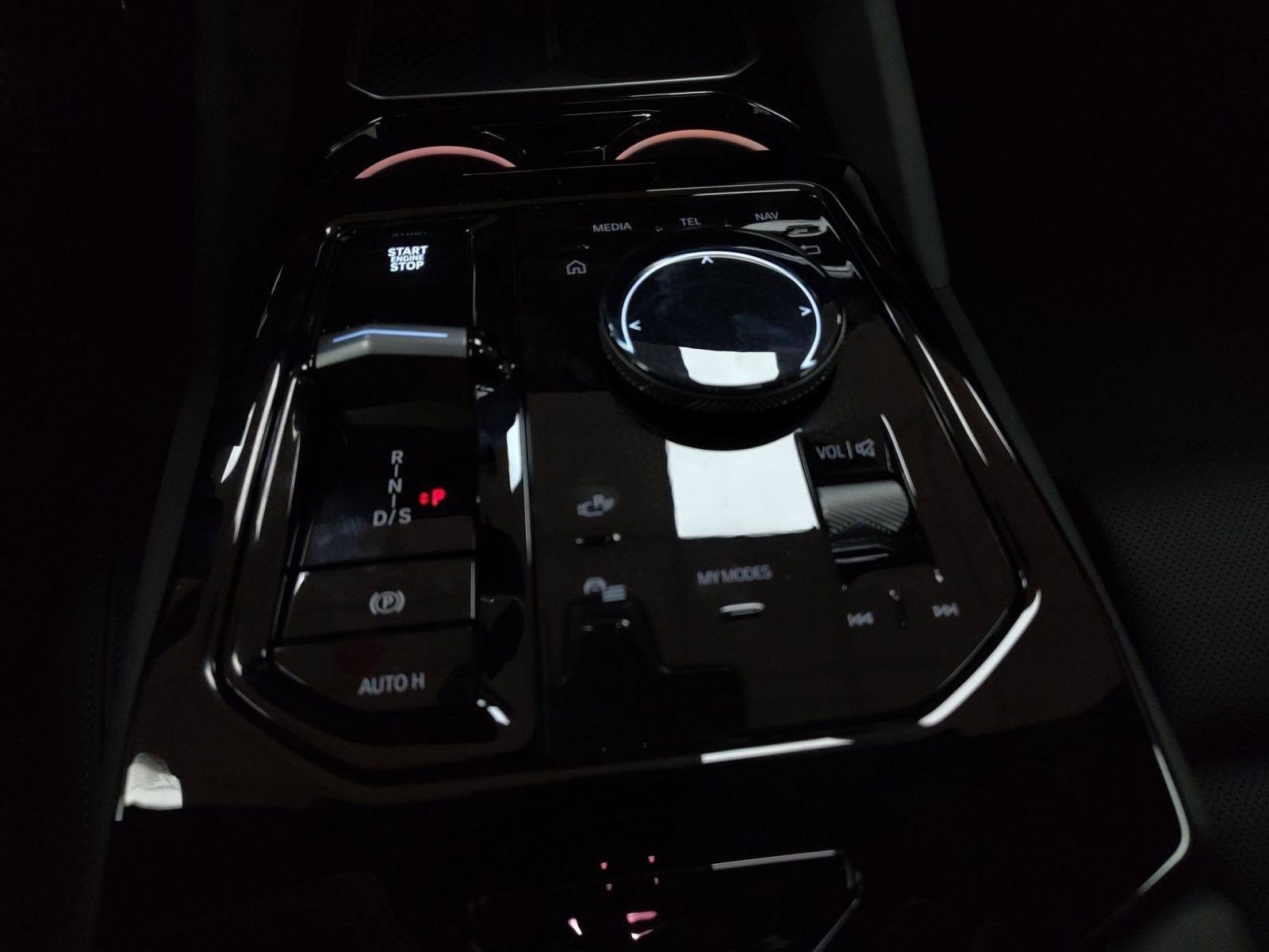 New 2026 BMW 530i xDrive w/ M Sport Package AWD/4WD image 15