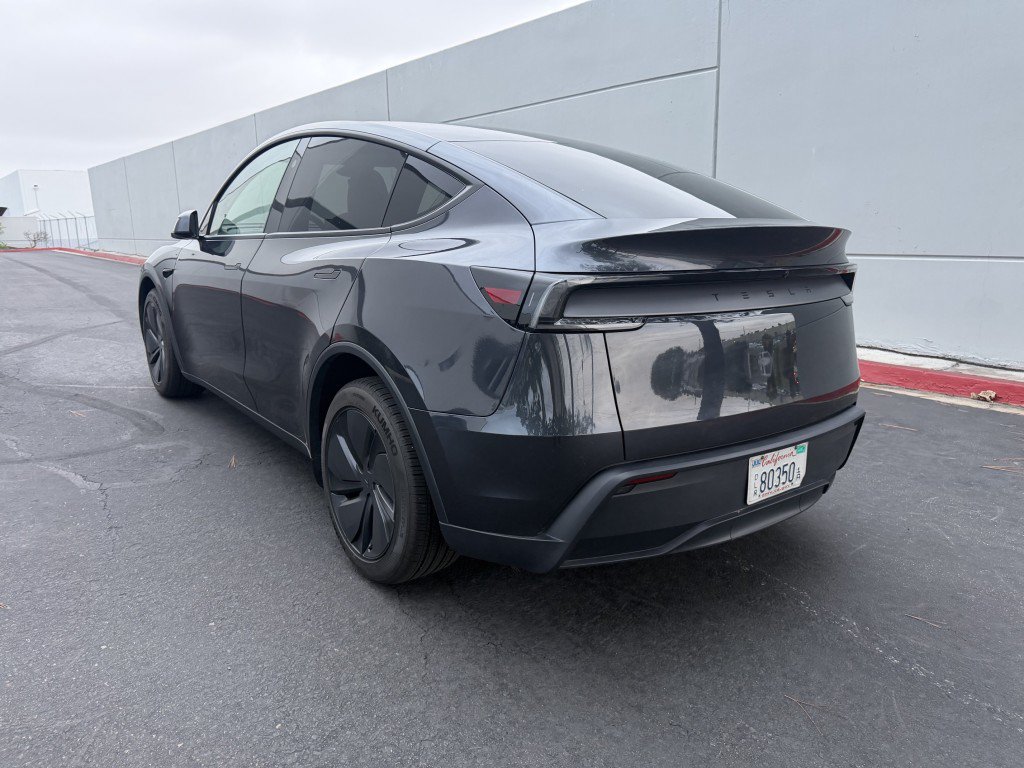 Used 2026 Tesla Model Y Long Range RWD image 4
